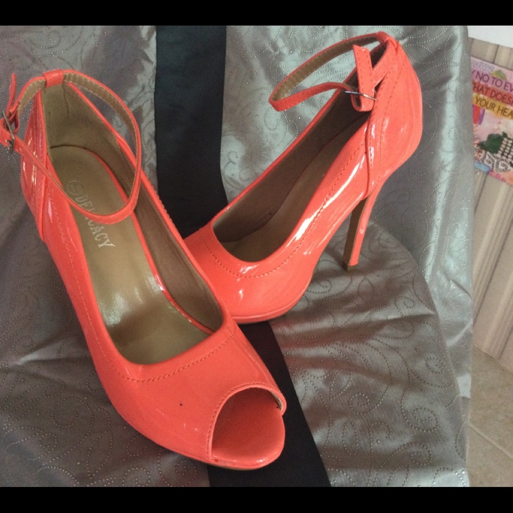 Orange cream patent leather ankle strap shoes